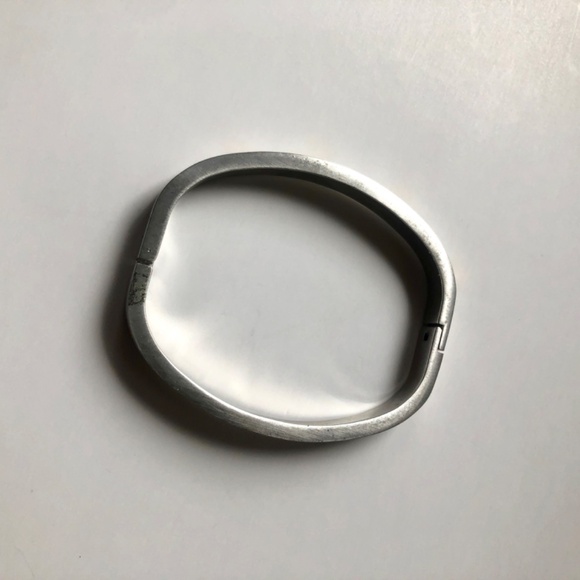 Bracelet with a Hinge Open & Close Silver & Gold - Picture 3 of 9